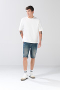 Bermuda azul oscura de jean slim infaltables con 5 bolsillos