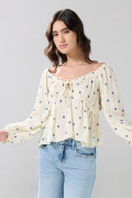 Blusa estampada crema con manga larga y escote V
