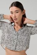 Blusa en satín unicolor crop top manga larga estampada
