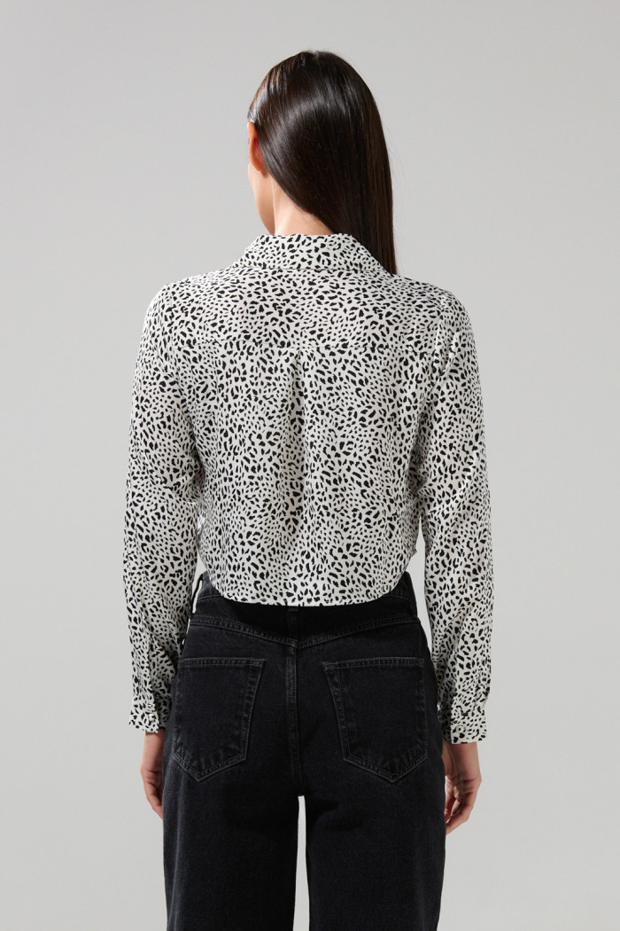 Blusa en satín unicolor crop top manga larga estampada
