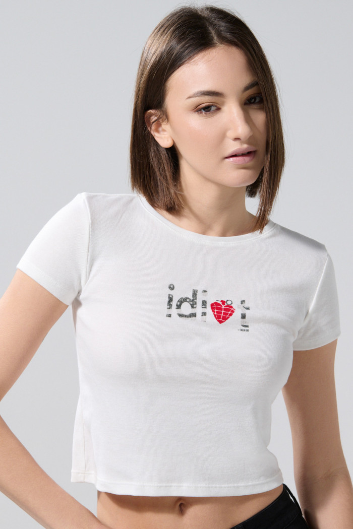 Camiseta acanalada manga corta crema con arte de Green Day

