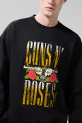 Buzo cuello redondo negro con arte de Guns N´ Roses