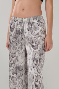 Pantalón crema claro palazzo con diseños animal print