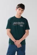 Camiseta en algodón verde con arte college y cuello redondo