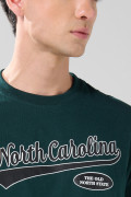 Camiseta en algodón verde con arte college y cuello redondo