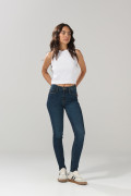 Jean push up azul oscuro tiro alto con realce posterior