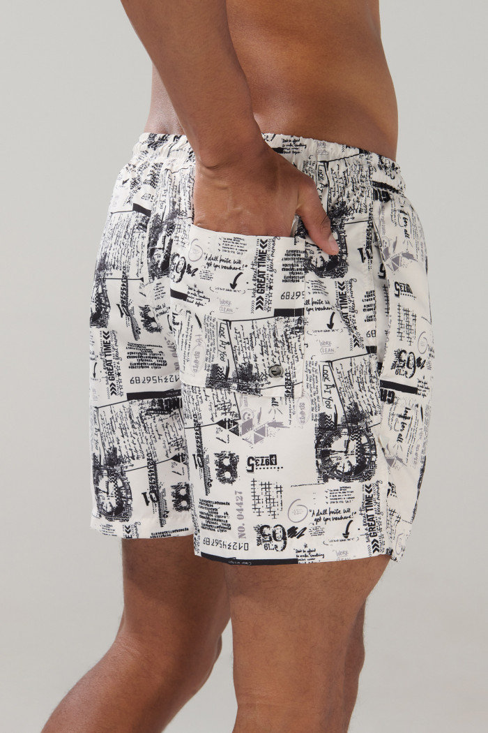 Bermuda playera tiro bajo crema con diseños estampados