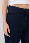 Jean straight low waist azul medio con bota recta
