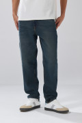Jean azul oscuro tiro bajo 90´S con bota recta y botón