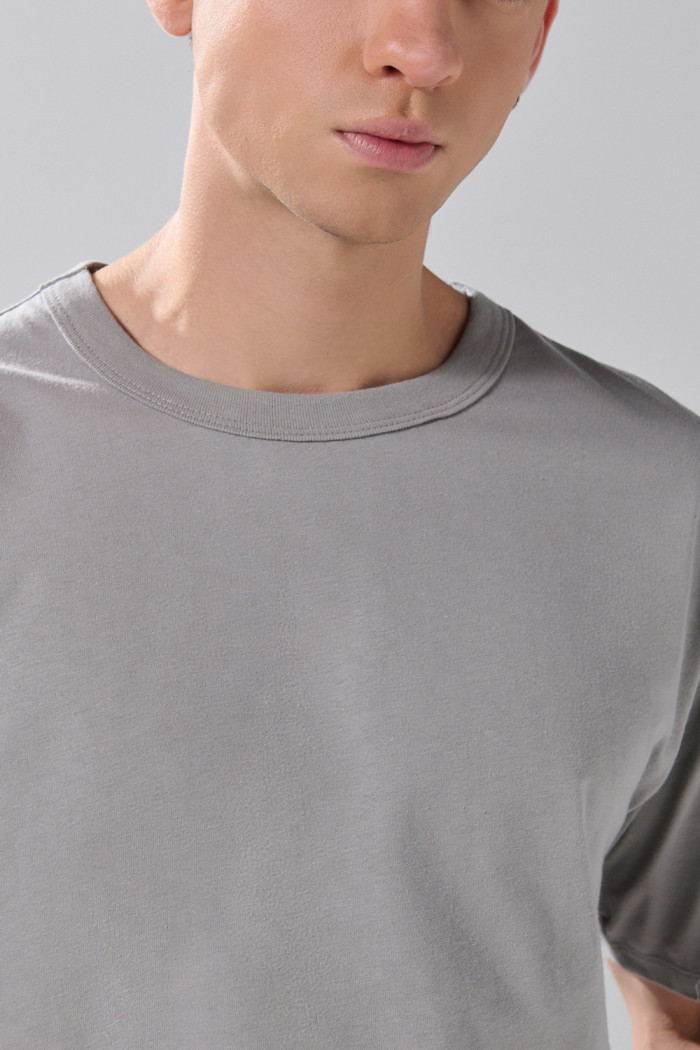 Camiseta en algodón hombro rodado unicolor con manga corta