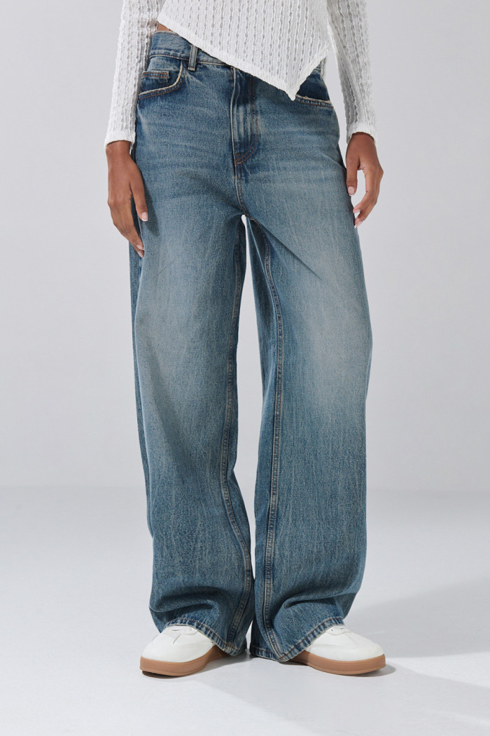 Jean tiro medio azul baggy infaltables con bota ancha
