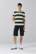 Camiseta polo kaki clara con cremallera y rayas verdes