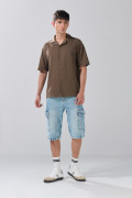Camisa unicolor con botones en frente y cuello resort