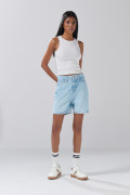 Short azul claro de jean con tiro súper alto y cremallera