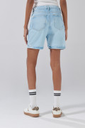 Short azul claro de jean con tiro súper alto y cremallera