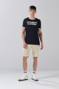 Camiseta manga corta azul intensa college con contrastes
