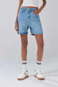 Short súper tiro alto de jean azul claro con cremallera