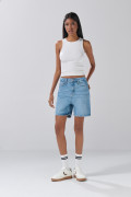 Short súper tiro alto de jean azul claro con cremallera