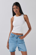 Short súper tiro alto de jean azul claro con cremallera