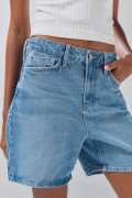 Short súper tiro alto de jean azul claro con cremallera