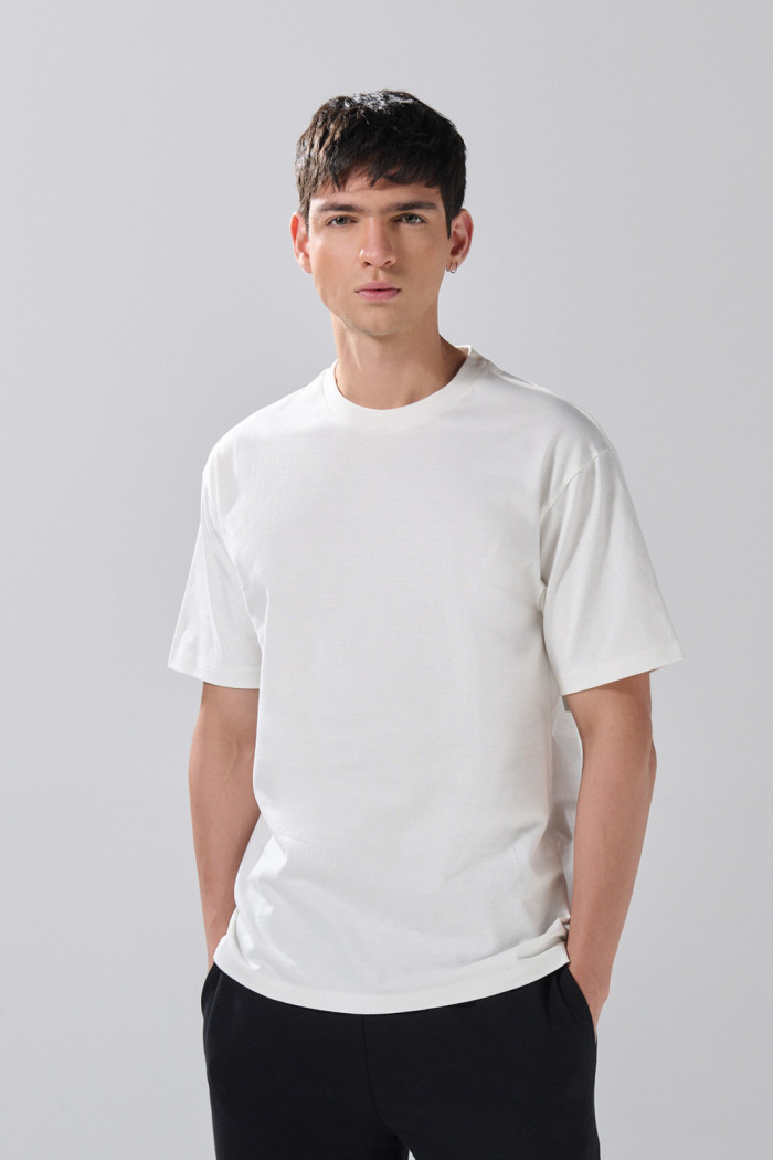 Camiseta en algodón crema clara con cuello redondo