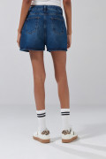 Short tiro alto de jean azul oscuro con 5 bolsillos