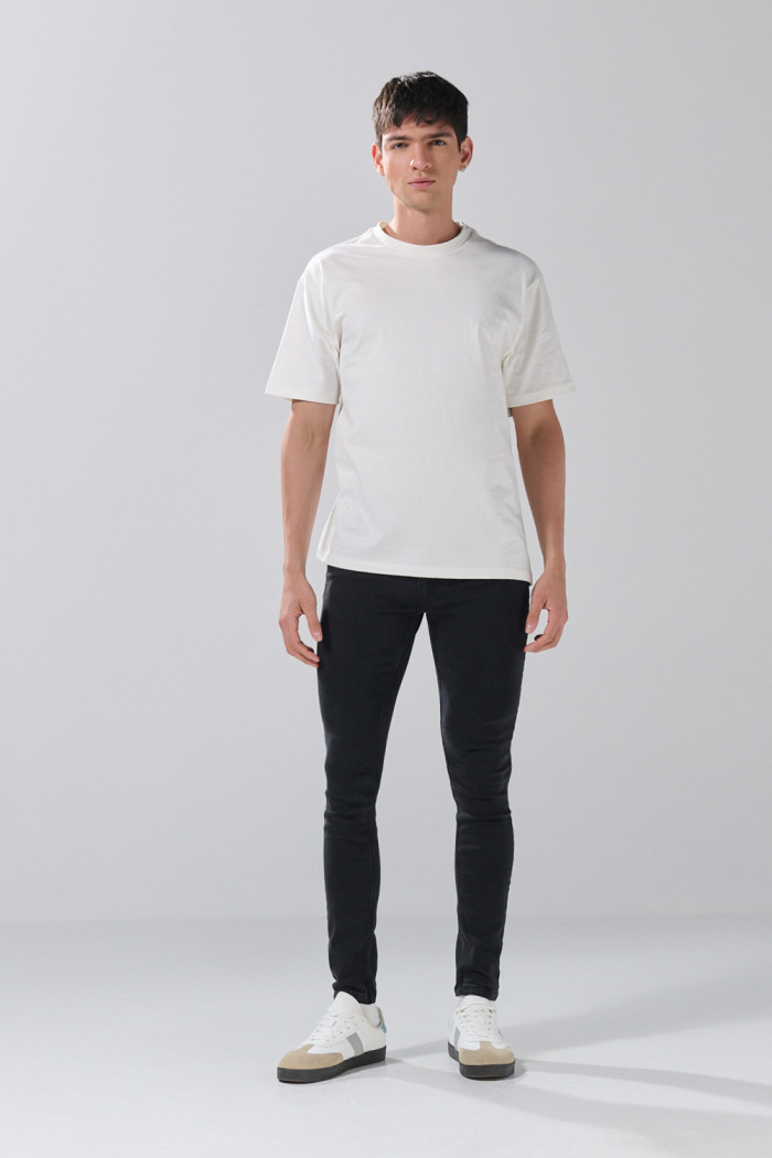 Jean gris intenso skinny con 5 bolsillos y tiro bajo

