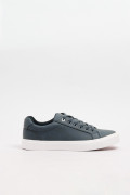 Tenis unicolores casuales con suelas en contraste planas 
