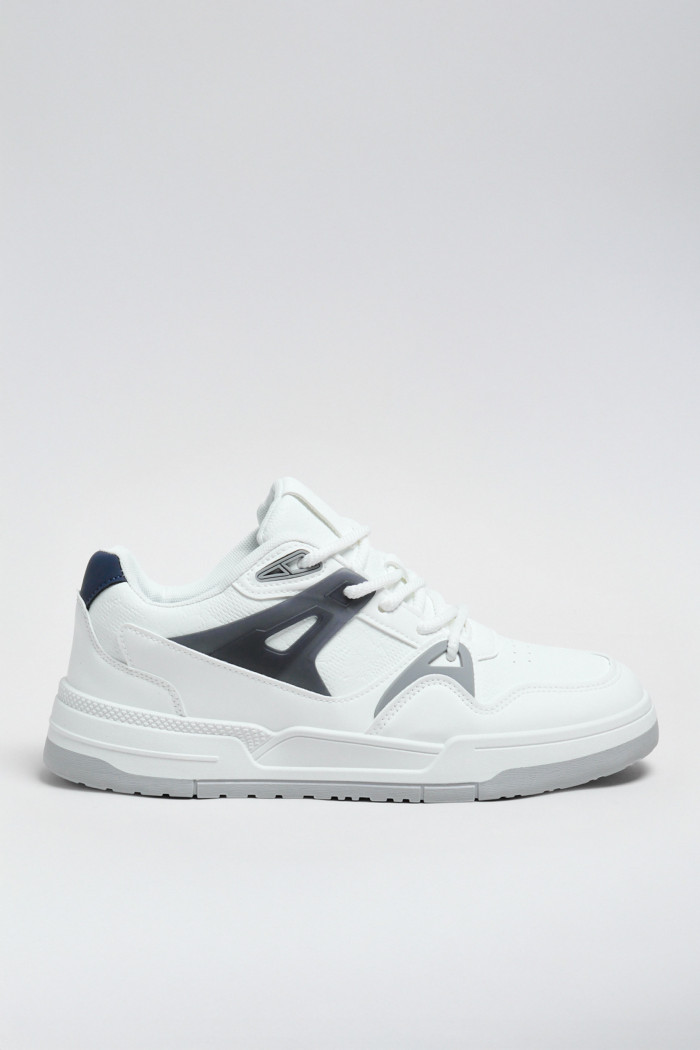 Tenis cremas claros casuales con contrastes y cordones
