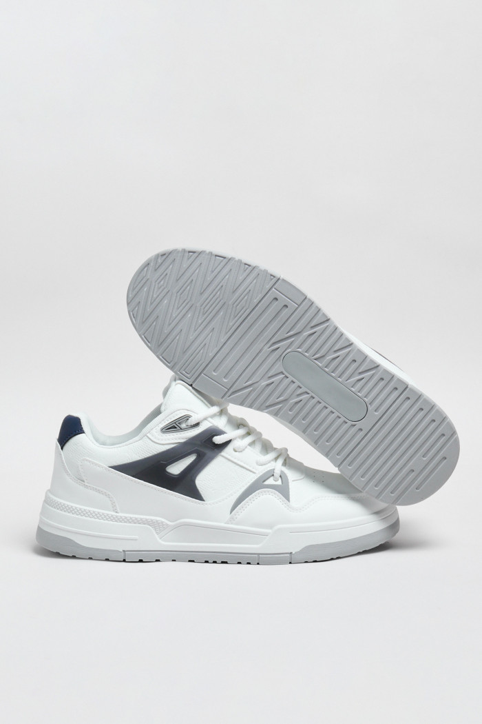 Tenis cremas claros casuales con contrastes y cordones
