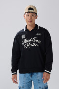 Buzo cuello polo oversize negro con diseño college