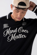 Buzo cuello polo oversize negro con diseño college