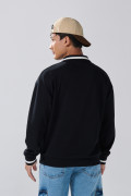 Buzo cuello polo oversize negro con diseño college