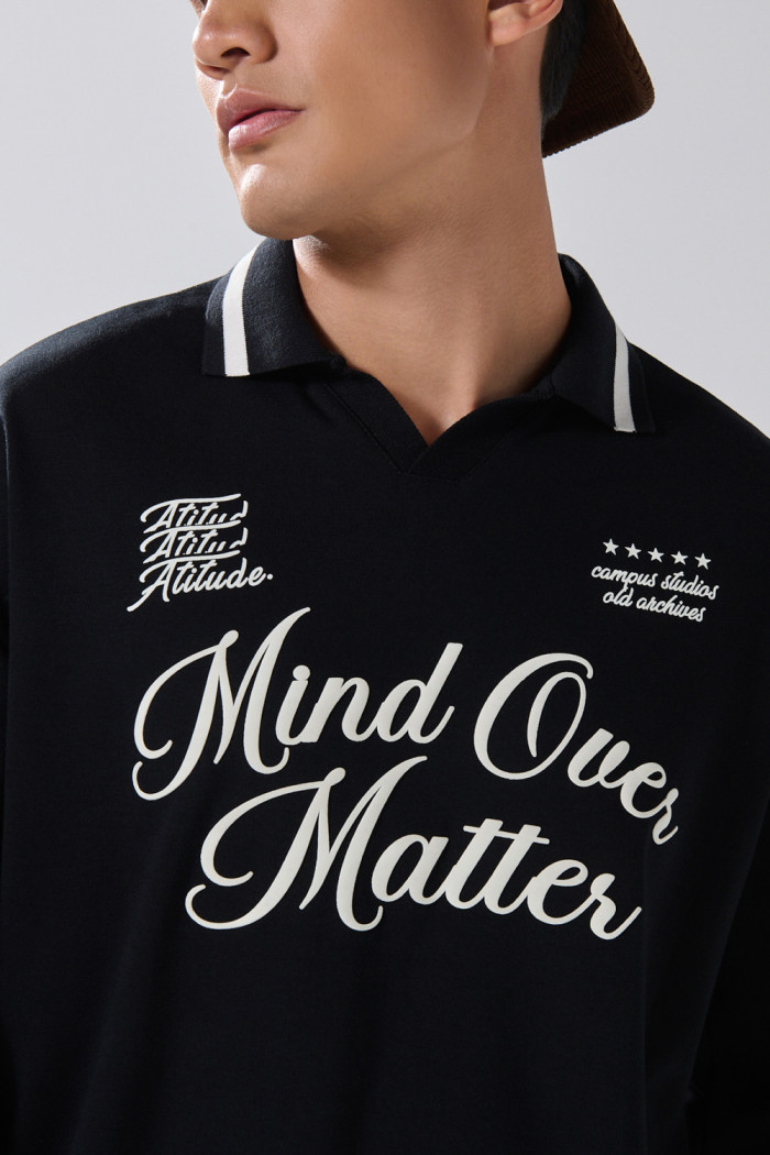 Buzo cuello polo oversize negro con diseño college
