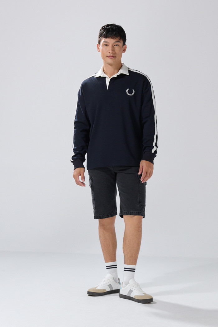 Buzo oversize cuello polo azul intenso con diseño college