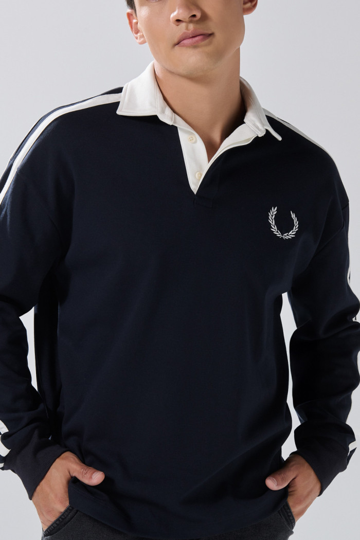 Buzo oversize cuello polo azul intenso con diseño college