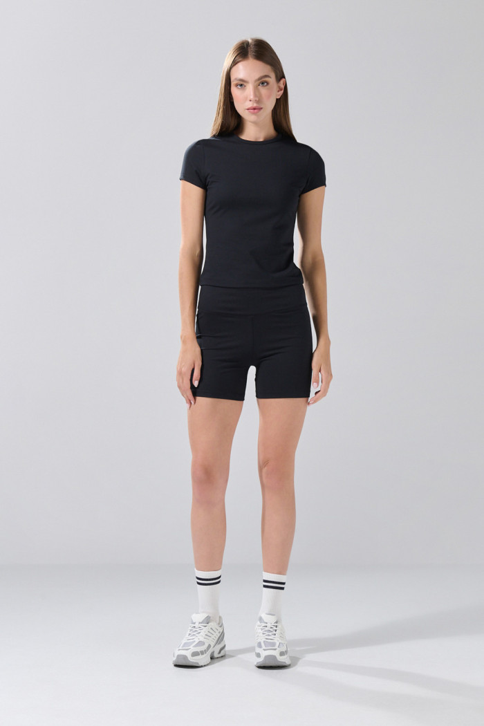 Camiseta ajustada infaltables con cuello redondo unicolor
