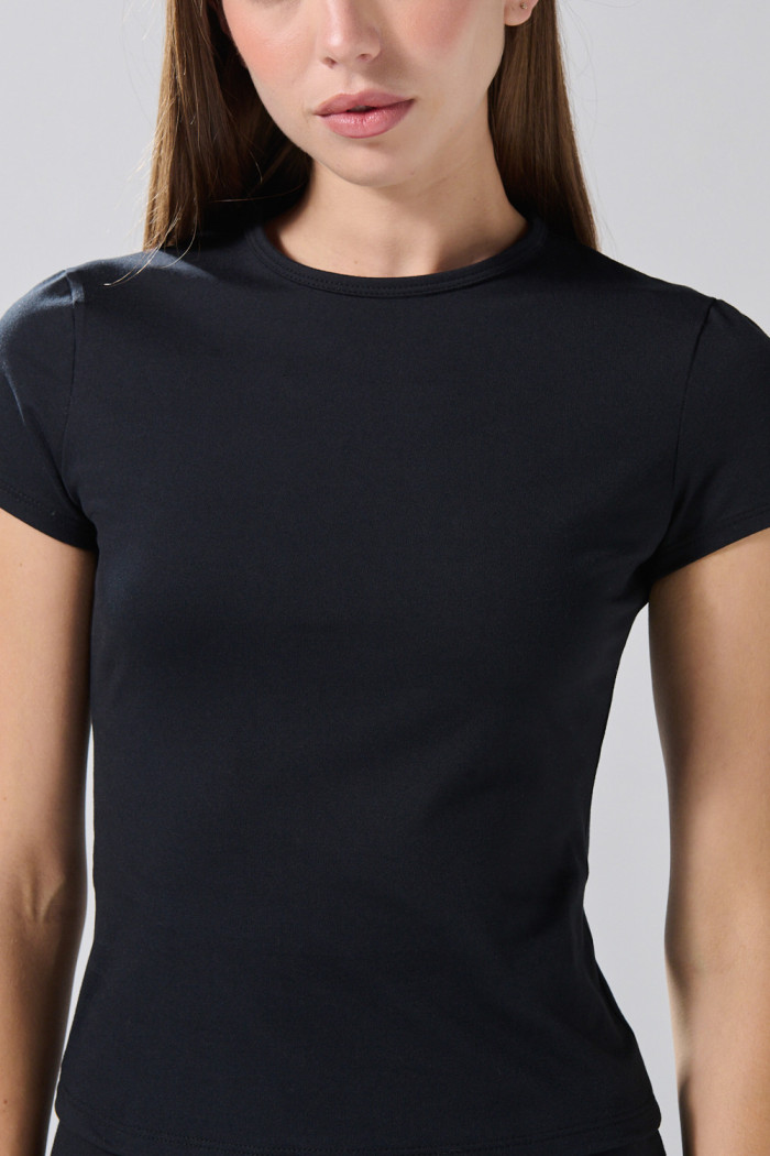 Camiseta ajustada infaltables con cuello redondo unicolor
