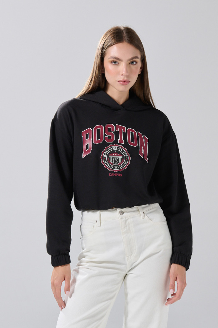 Buzo perchado con capota negro y diseño college