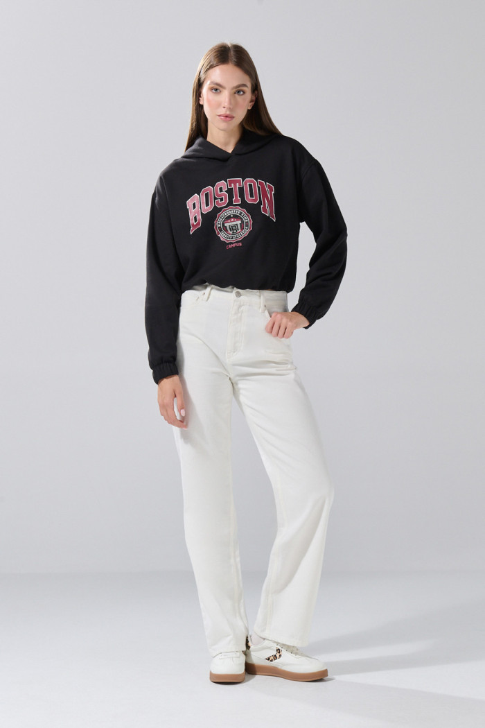 Buzo perchado con capota negro y diseño college