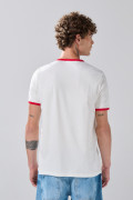 Camiseta manga corta college crema con contrastes rojos
