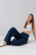 Jean tiro medio baggy infaltables azul con bota ancha

