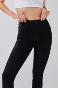 Jean jegging súper tiro alto negro con botón metálico
