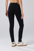 Jean jegging súper tiro alto negro con botón metálico
