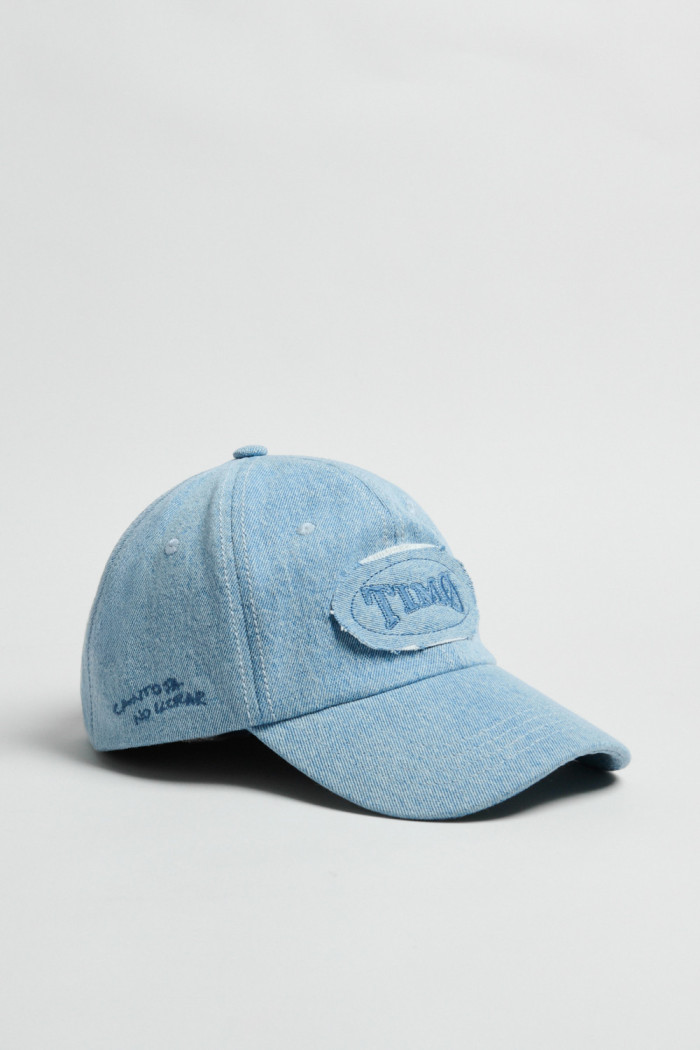 Cachucha beisbolera azul medio con diseño de Timø
