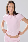 Camiseta unicolor infaltables cuello redondo con fit ceñido
