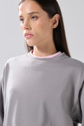 Buzo cuello redondo infaltables unicolor con hombro rodado

