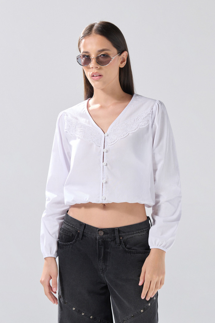 Blusa manga larga blanca con diseños de encaje
