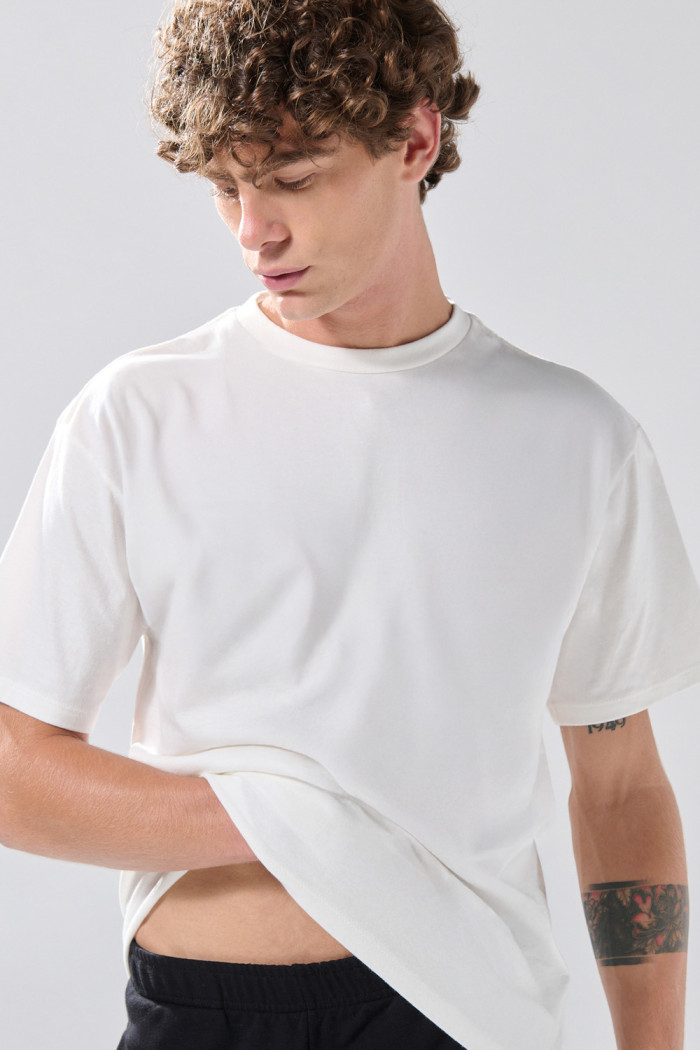 Camiseta manga corta crema en algodón cuello redondo