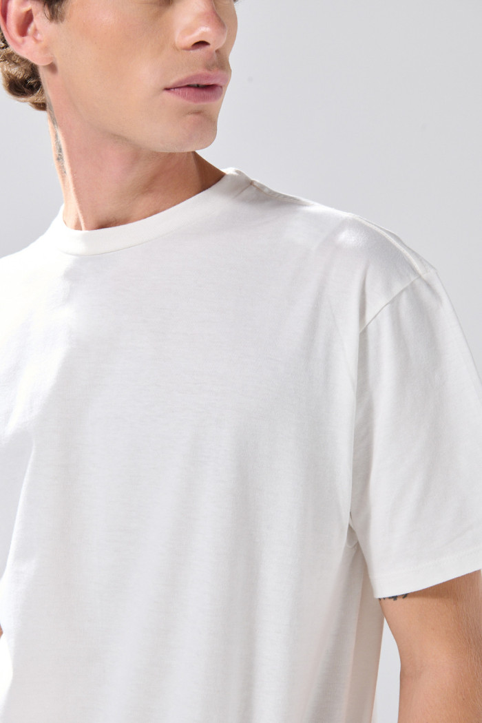 Camiseta manga corta crema en algodón cuello redondo